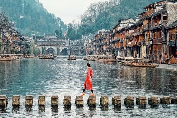 TRUNG QUỐC: Phượng Hoàng Cổ Trấn